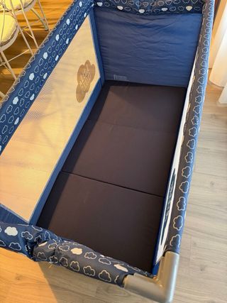Cuna portatil con colchón, almohada y sabanas