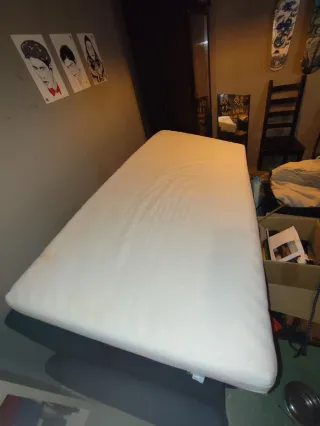 Estructura de cama y colchón