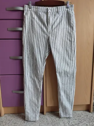 Pantalón vaquero Stradivarius