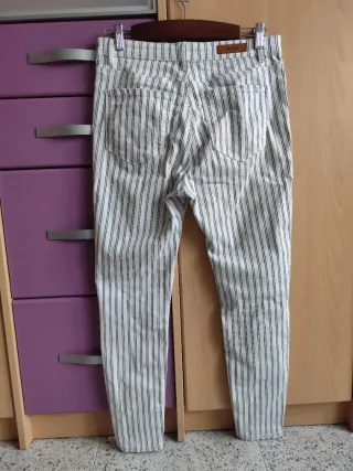 Pantalón vaquero Stradivarius