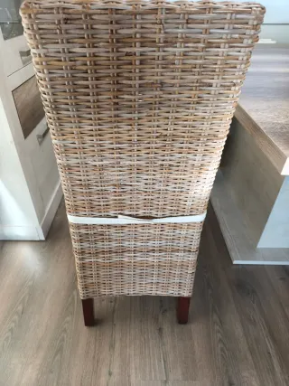 Mesa de comedor con 4 sillas