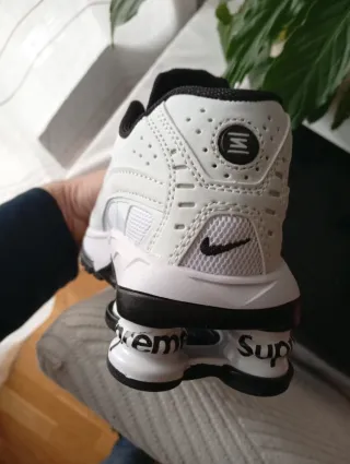 Nike Shox R4 x Supreme Blancas unisex