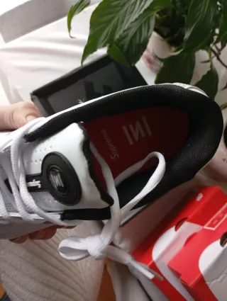 Nike Shox R4 x Supreme Blancas unisex