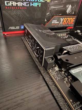 Scheda madre ASUS ROG STRIX X870E Gaming WiFi