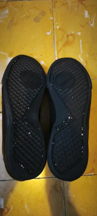 Zapatillas Reebok negras. Hombre. Talle 43. Uk 9.