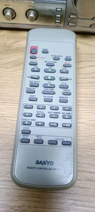 Amplificador sanyo + altavoces Fenton