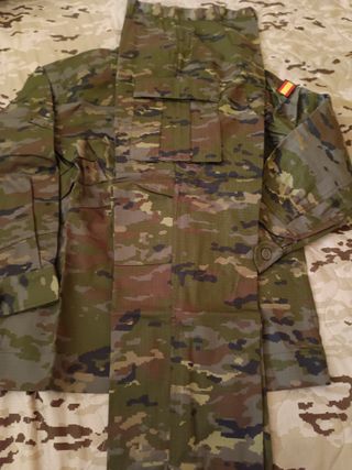 Uniforme verde pixelado 1C