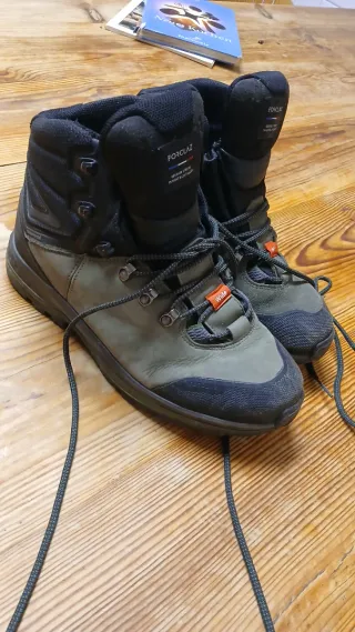 Botas de montaña marca Forclaz