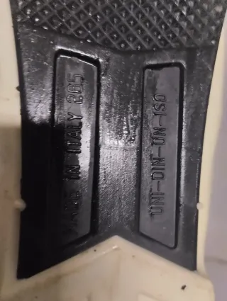 2 pares de botas de esquiar "vintage". Solomon y