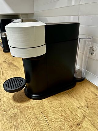 Cafetera Vertuo Next Nespresso + descalcificador