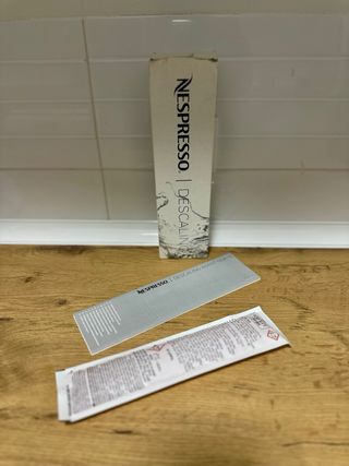 Cafetera Vertuo Next Nespresso + descalcificador