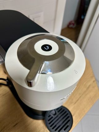 Cafetera Vertuo Next Nespresso + descalcificador