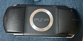 PSP 1004  – Con funda y 39 juegos incluidos