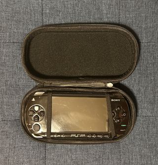 PSP 1004  – Con funda y 39 juegos incluidos