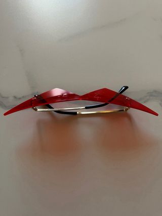 Occhiali da sole rossi