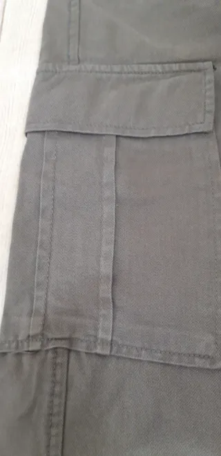 Pantalon vaquero cargó verde militar talla 32.