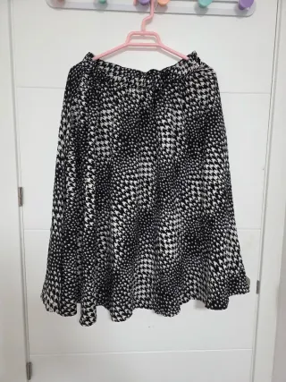 Falda larga blanco y negro