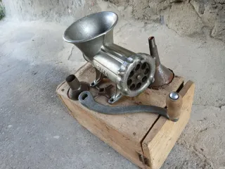 Máquina antigua de hacer chorizos