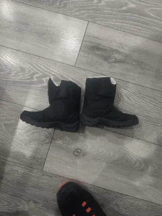 Botas nieve niños  talla 27 peto y manoplas