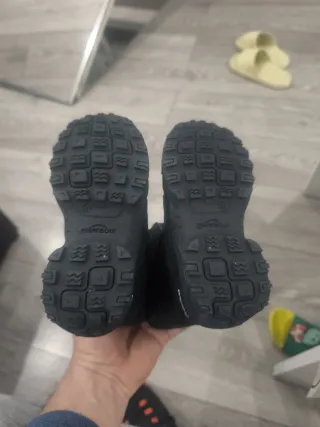 Botas nieve niños  talla 27 peto y manoplas