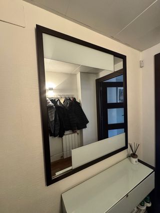 Espejo grande de madera y cristal