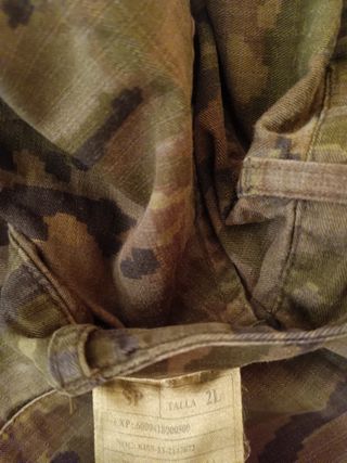 Uniforme 2L pixelado