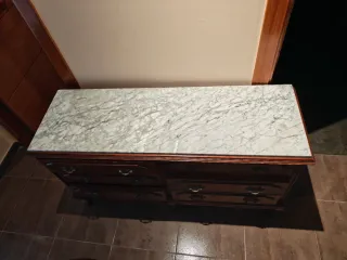 GRATIS Muebles madera oscura y marmol gris