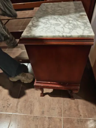 GRATIS Muebles madera oscura y marmol gris