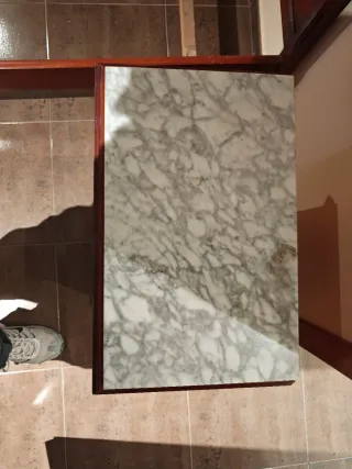 GRATIS Muebles madera oscura y marmol gris