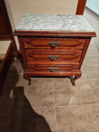 GRATIS Muebles madera oscura y marmol gris