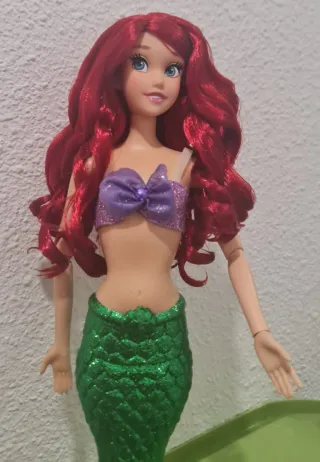 Muñeca Ariel grande canta y habla.