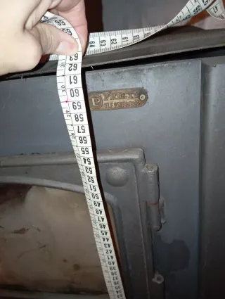 Estufa de leña con compartimento de horno