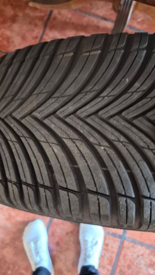 4 Ruedas nuevas. 200km Originales jeep compass