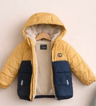 Chaqueta infantil acolchada.