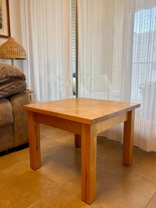 Mesita de comedor color Roble