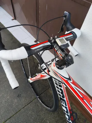 Bicicleta carrtera Mendiz Carbono Full Shimano.