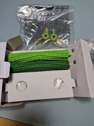 Roomba I4. Con base de carga y accesorios.