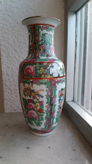 Porcelana China Rose Medallion. Jarrón y Plato