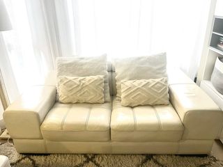 Conjunto sofas piel 3+2 blancos.