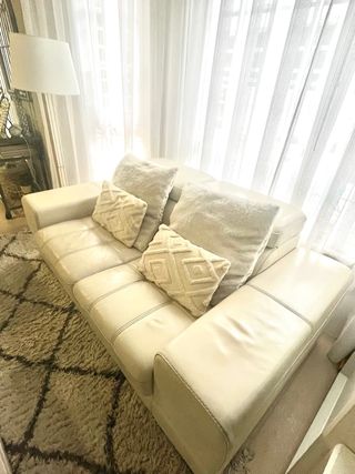 Conjunto sofas piel 3+2 blancos.