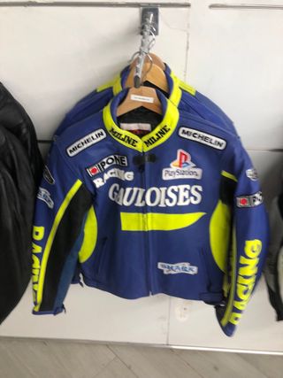 Lotes de chaquetas piel de moto, tallas de chica.