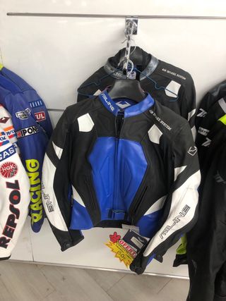 Lotes de chaquetas piel de moto, tallas de chica.