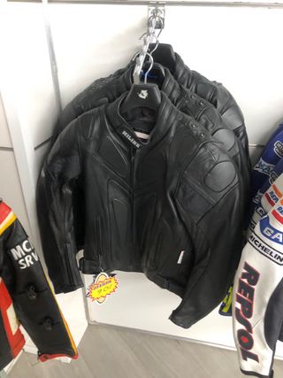 Lotes de chaquetas piel de moto, tallas de chica.