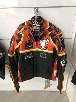 Lotes de chaquetas piel de moto, tallas de chica.