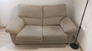 Sofá de 2 plazas beige, de 165×100 cm