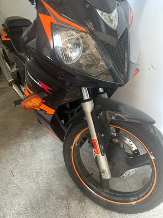 Moto daelim roadwin 125 R