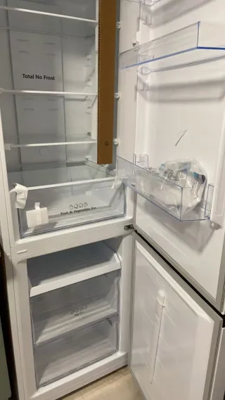 Frigorífico Combi Hisense Total No Frost