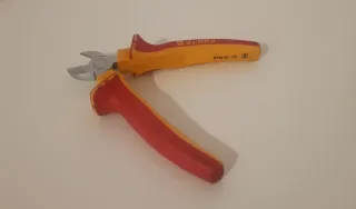 Alicates wurth zebra aislados 1000v