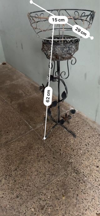 Macetero alto hierro forja antiguo