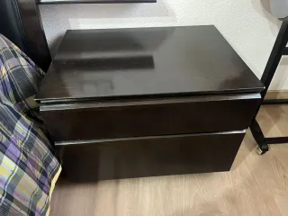 Dormitorio de 150cm con dos mesillas y zapatero